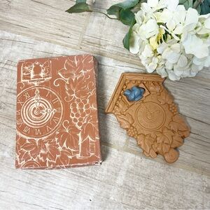 Vintage Avon 1981 Cuckoo Clock Hanging Wall Pompador.Spiced Apple. NIB